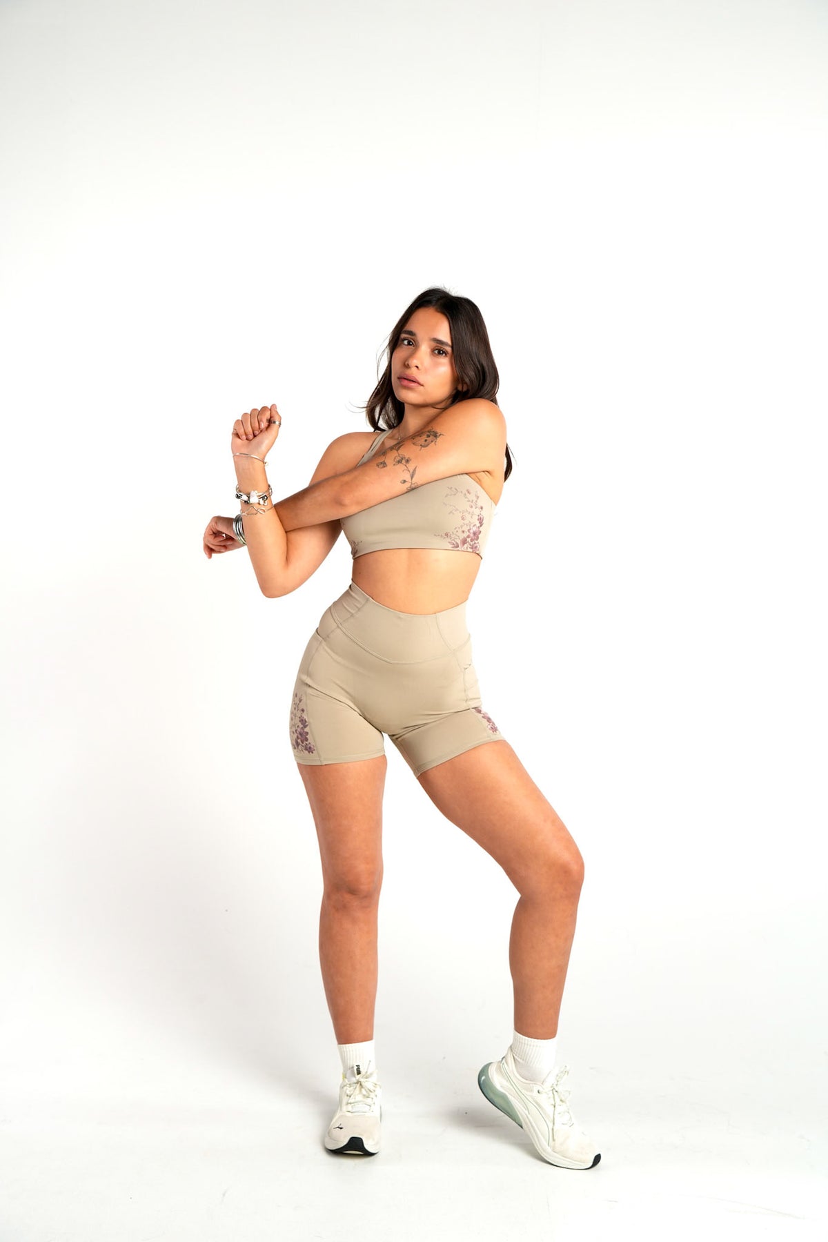 HIZIBEAN Women’s Zalani Beige Crisscross Fitness Bra Floral Prints